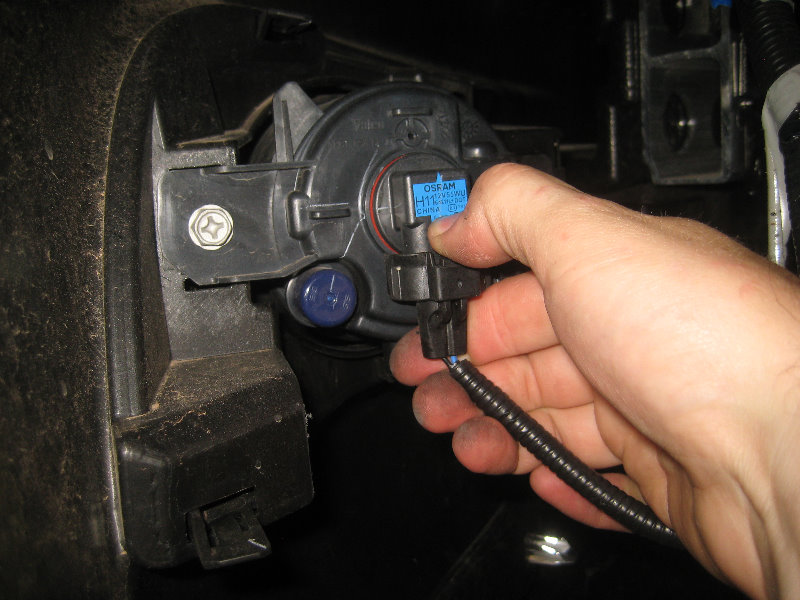 2015-2018-Nissan-Murano-Fog-Light-Bulbs-Replacement-Guide-011