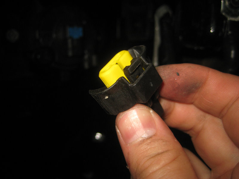 2015-2018-Nissan-Murano-Fog-Light-Bulbs-Replacement-Guide-012