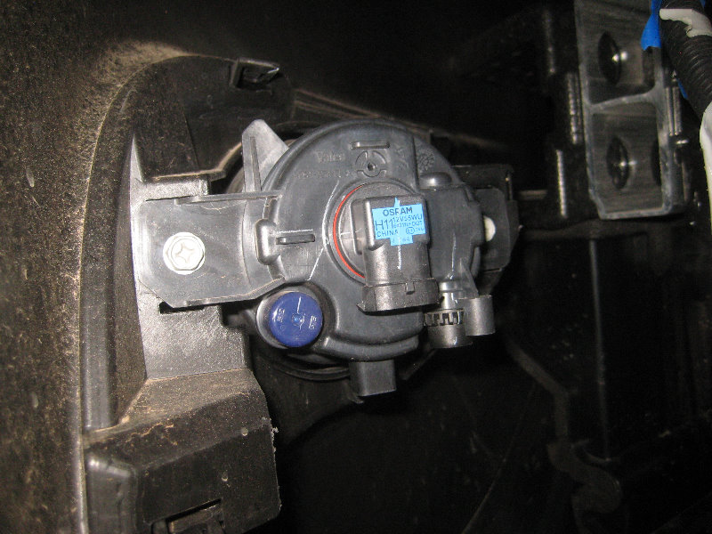 2015-2018-Nissan-Murano-Fog-Light-Bulbs-Replacement-Guide-013