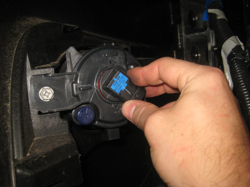 2015-2018-Nissan-Murano-Fog-Light-Bulbs-Replacement-Guide-018