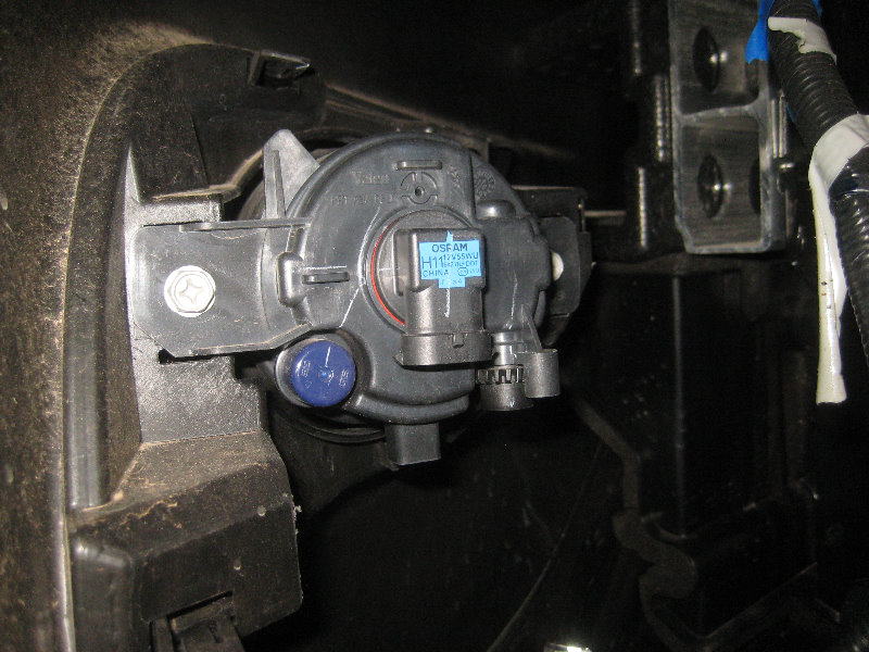 2015-2018-Nissan-Murano-Fog-Light-Bulbs-Replacement-Guide-019