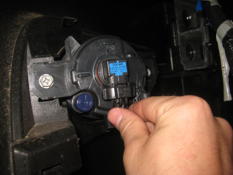 2015-2018-Nissan-Murano-Fog-Light-Bulbs-Replacement-Guide-020