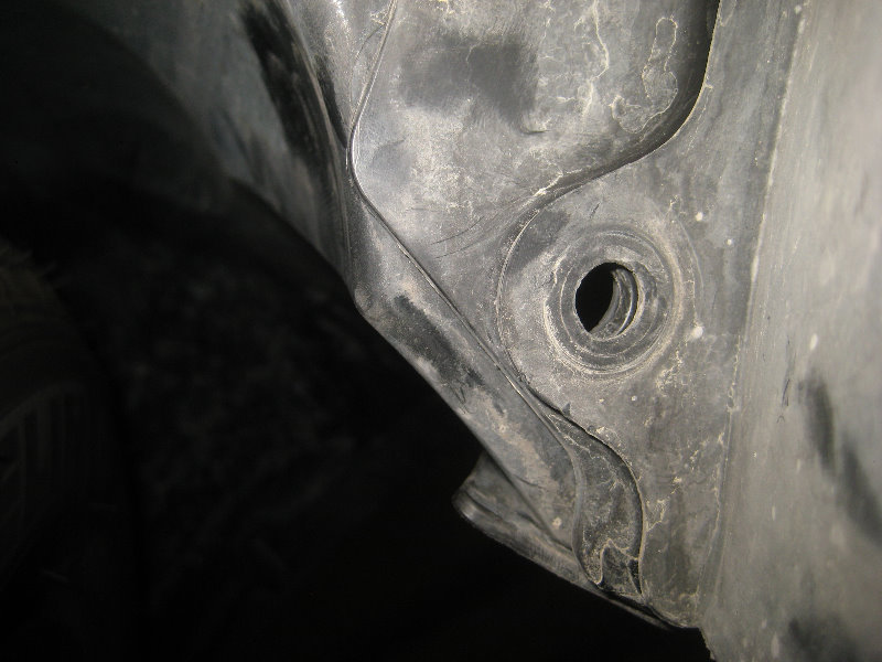 2015-2018-Nissan-Murano-Fog-Light-Bulbs-Replacement-Guide-024