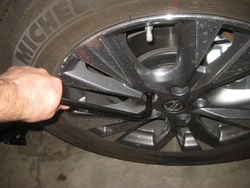 2015-2018-Nissan-Murano-Front-Brake-Pads-Replacement-Guide-002