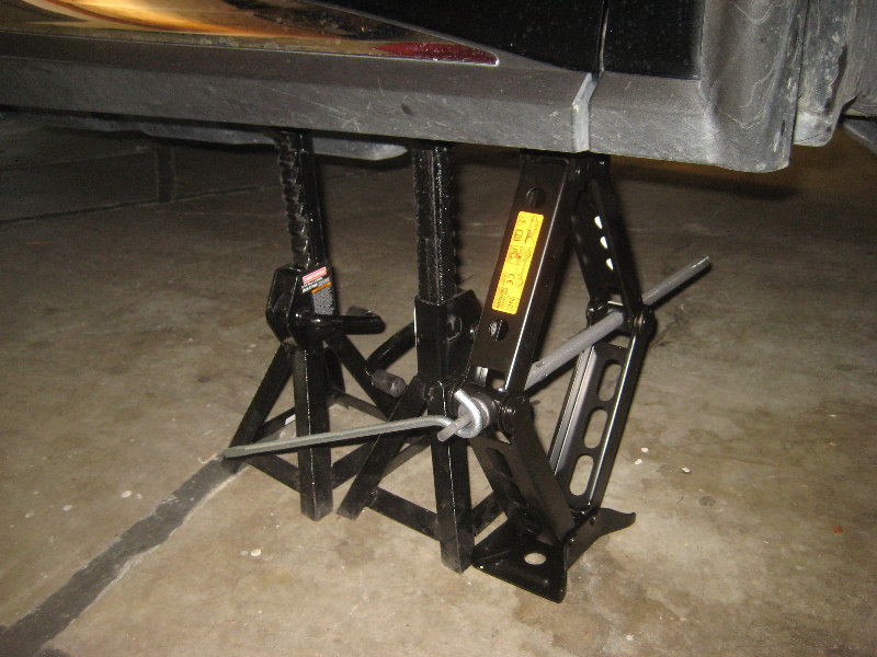 2015-2018-Nissan-Murano-Front-Brake-Pads-Replacement-Guide-003