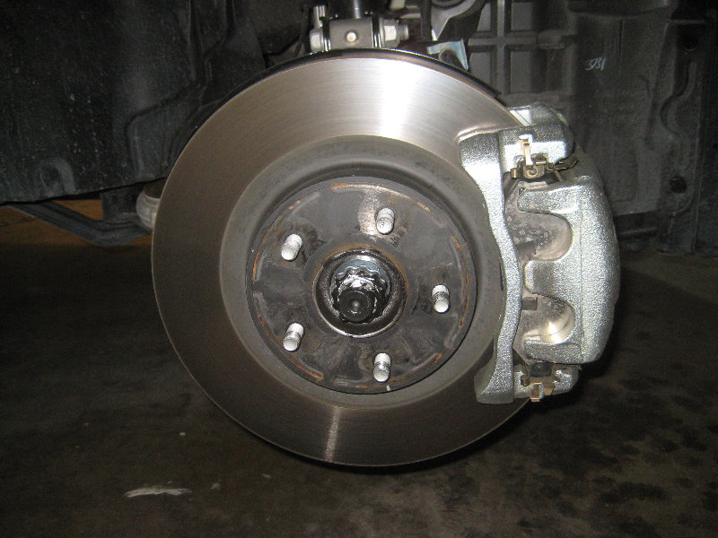 2015-2018-Nissan-Murano-Front-Brake-Pads-Replacement-Guide-006