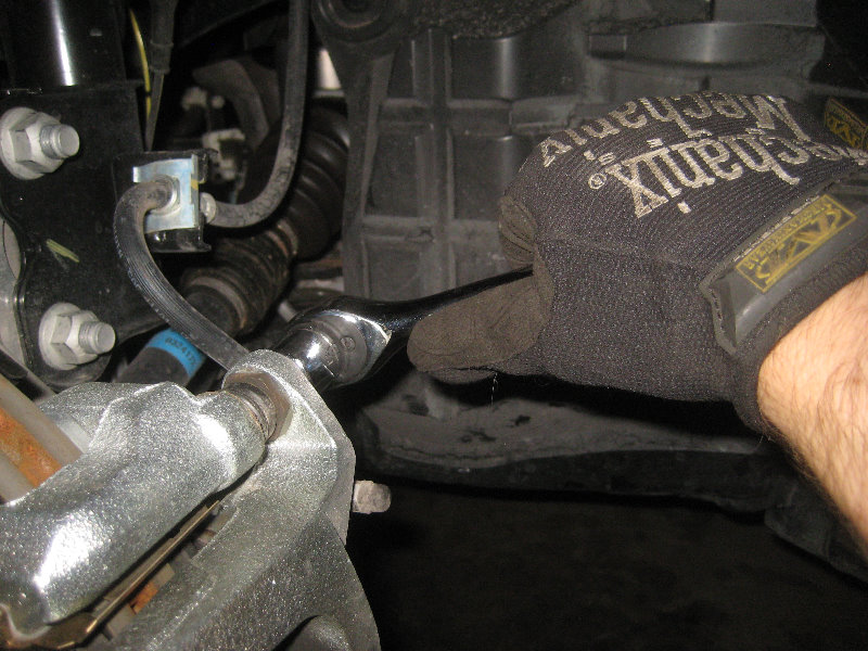 2015-2018-Nissan-Murano-Front-Brake-Pads-Replacement-Guide-009