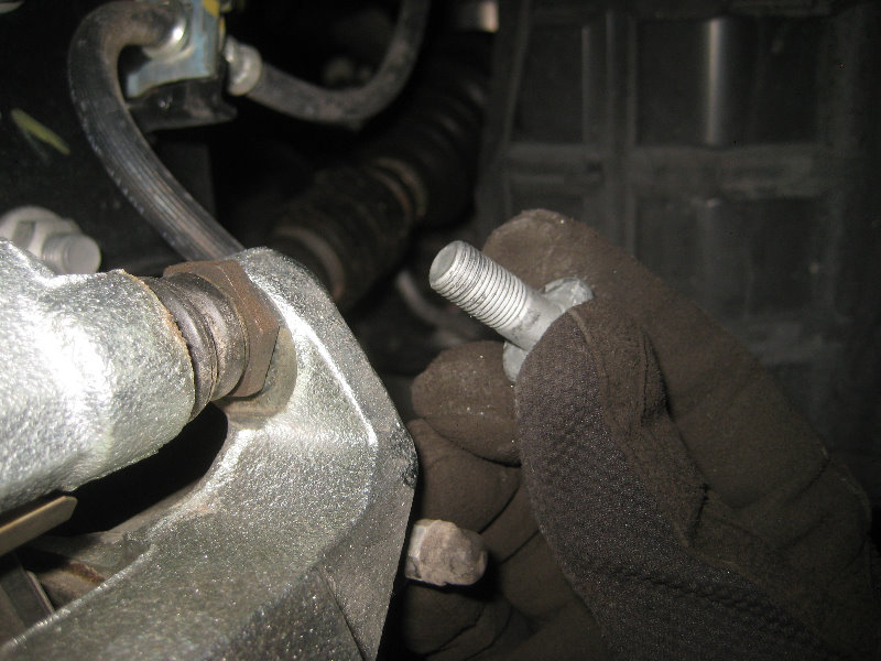 2015-2018-Nissan-Murano-Front-Brake-Pads-Replacement-Guide-011