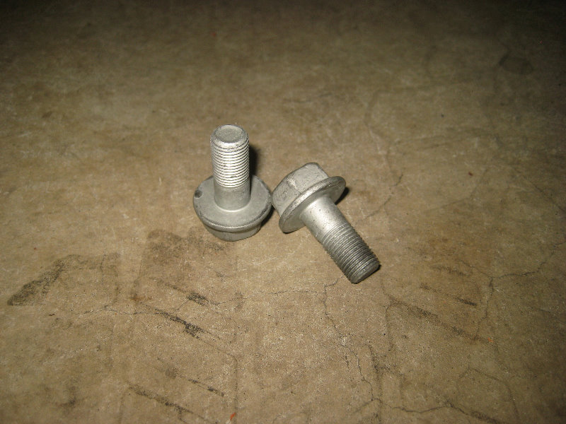 2015-2018-Nissan-Murano-Front-Brake-Pads-Replacement-Guide-012