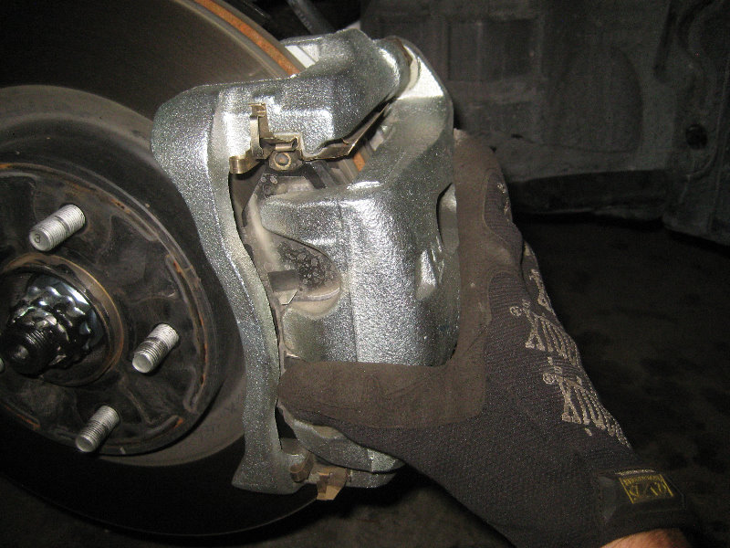 2015-2018-Nissan-Murano-Front-Brake-Pads-Replacement-Guide-013