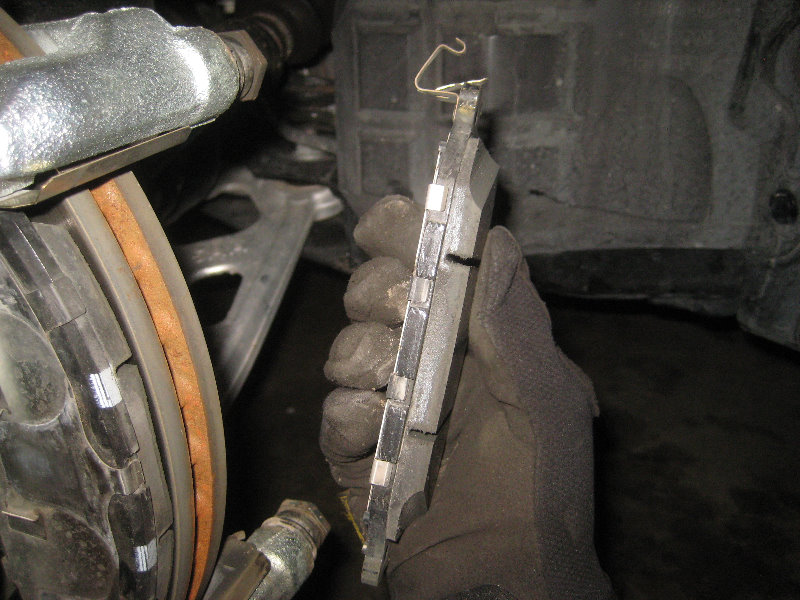 2015-2018-Nissan-Murano-Front-Brake-Pads-Replacement-Guide-015