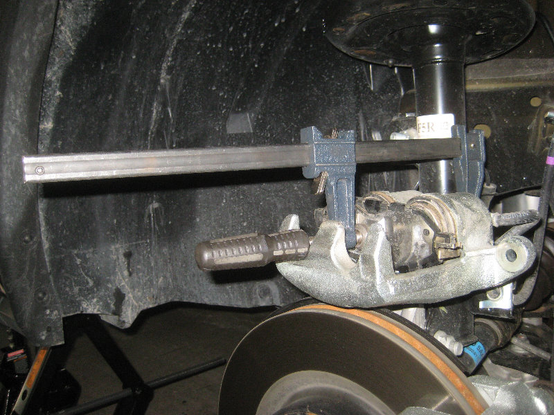 2015-2018-Nissan-Murano-Front-Brake-Pads-Replacement-Guide-017