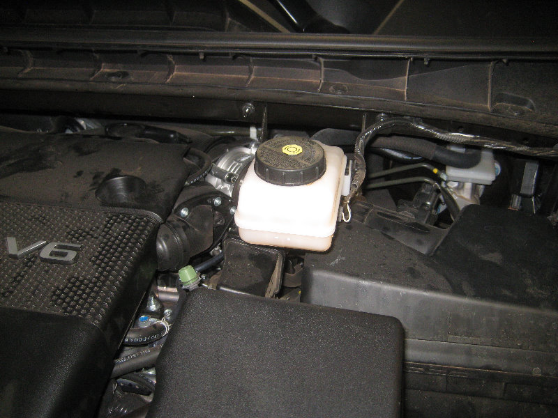 2015-2018-Nissan-Murano-Front-Brake-Pads-Replacement-Guide-018