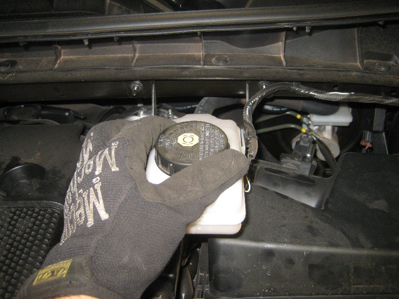 2015-2018-Nissan-Murano-Front-Brake-Pads-Replacement-Guide-021