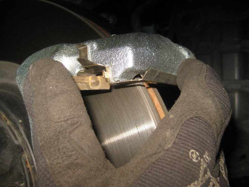 2015-2018-Nissan-Murano-Front-Brake-Pads-Replacement-Guide-023