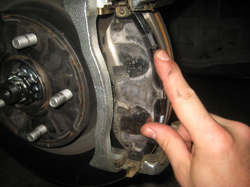 2015-2018-Nissan-Murano-Front-Brake-Pads-Replacement-Guide-026