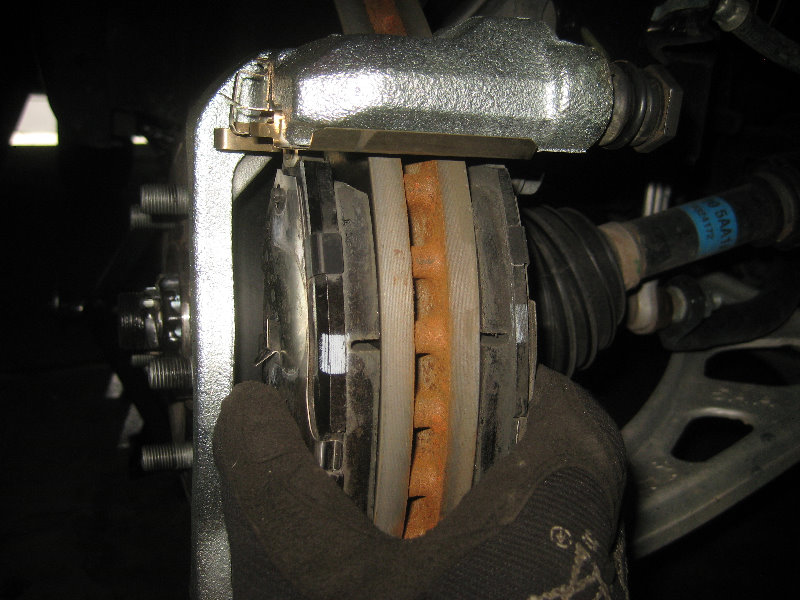 2015-2018-Nissan-Murano-Front-Brake-Pads-Replacement-Guide-028