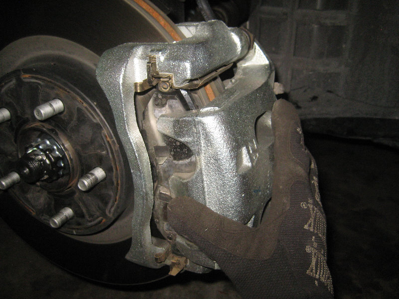 2015-2018-Nissan-Murano-Front-Brake-Pads-Replacement-Guide-029