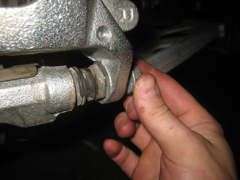 2015-2018-Nissan-Murano-Front-Brake-Pads-Replacement-Guide-030