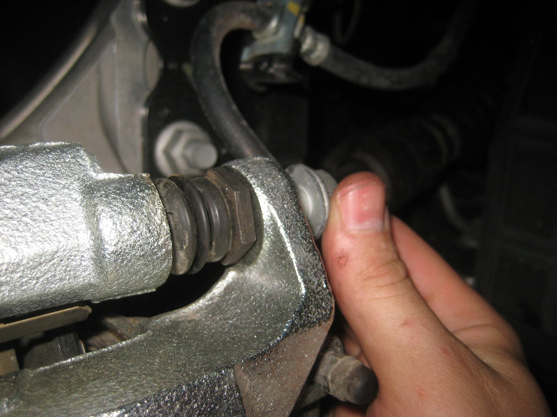 2015-2018-Nissan-Murano-Front-Brake-Pads-Replacement-Guide-031