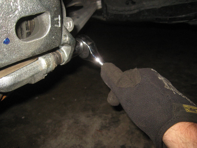 2015-2018-Nissan-Murano-Front-Brake-Pads-Replacement-Guide-032