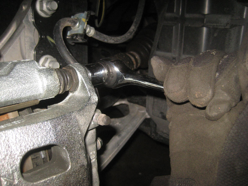 2015-2018-Nissan-Murano-Front-Brake-Pads-Replacement-Guide-033