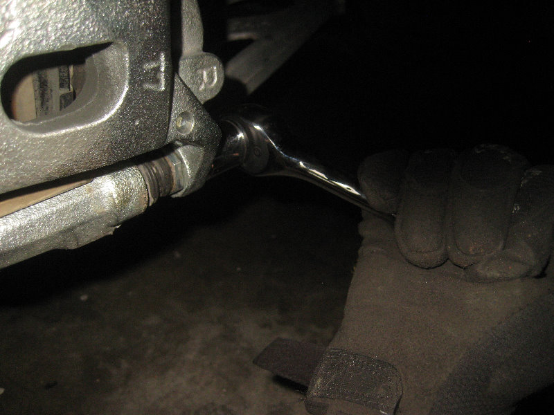 2015-2018-Nissan-Murano-Front-Brake-Pads-Replacement-Guide-034