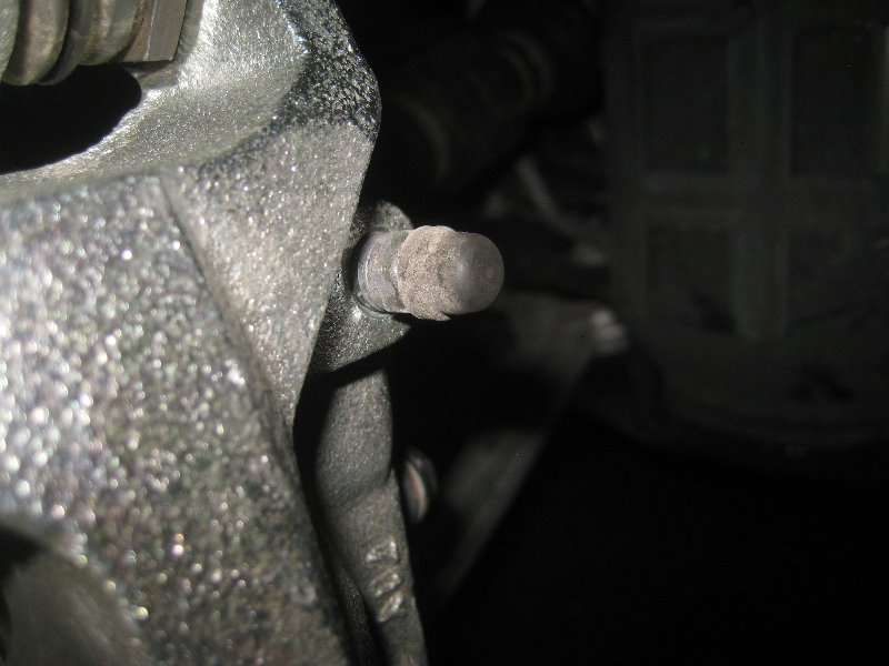 2015-2018-Nissan-Murano-Front-Brake-Pads-Replacement-Guide-035