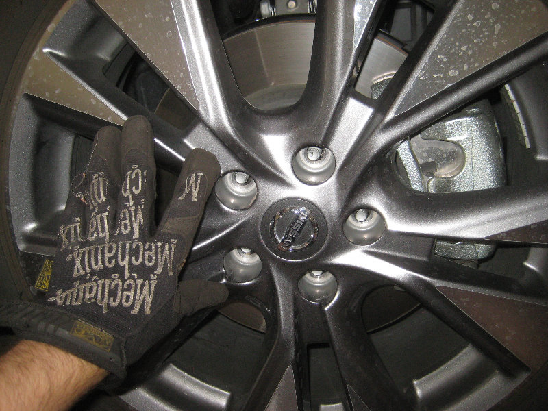 2015-2018-Nissan-Murano-Front-Brake-Pads-Replacement-Guide-037