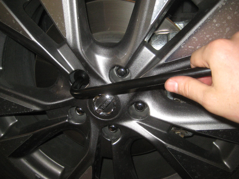 2015-2018-Nissan-Murano-Front-Brake-Pads-Replacement-Guide-039