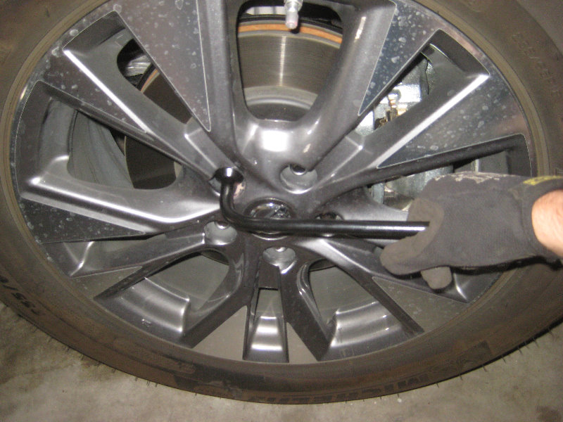 2015-2018-Nissan-Murano-Front-Brake-Pads-Replacement-Guide-041