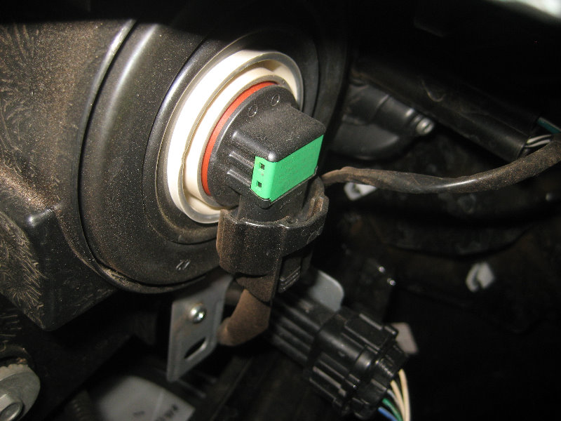 2015-2018-Nissan-Murano-Headlight-Bulbs-Replacement-Guide-003