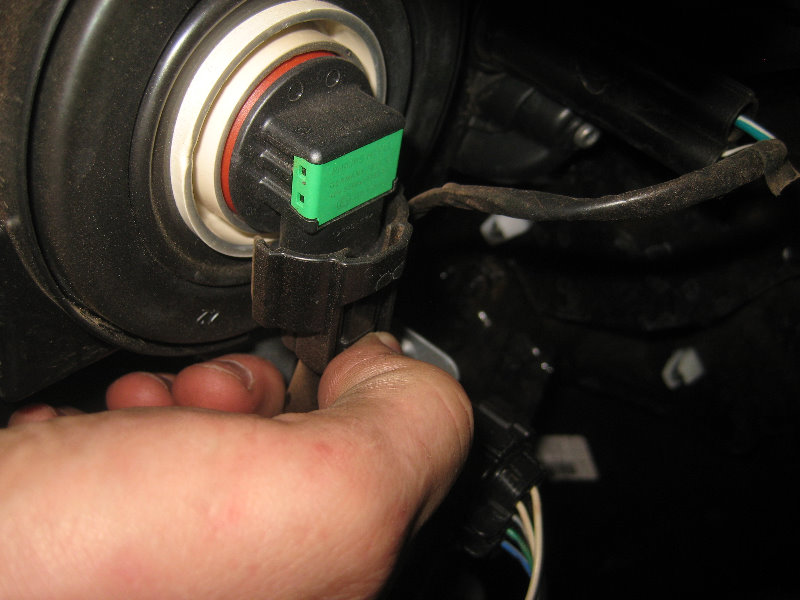 2015-2018-Nissan-Murano-Headlight-Bulbs-Replacement-Guide-004