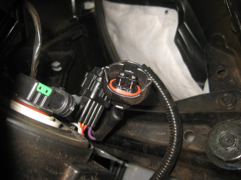 2015-2018-Nissan-Murano-Headlight-Bulbs-Replacement-Guide-005