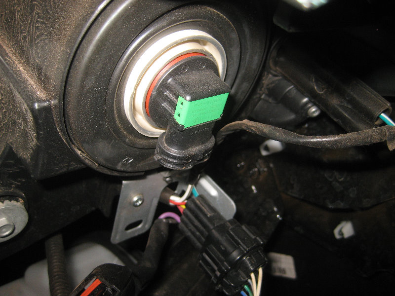 2015-2018-Nissan-Murano-Headlight-Bulbs-Replacement-Guide-006