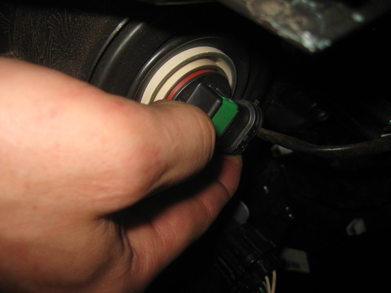 2015-2018-Nissan-Murano-Headlight-Bulbs-Replacement-Guide-007