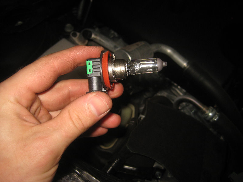 2015-2018-Nissan-Murano-Headlight-Bulbs-Replacement-Guide-008