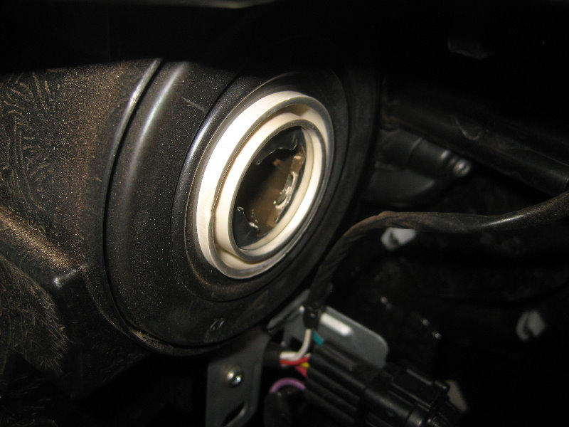 2015-2018-Nissan-Murano-Headlight-Bulbs-Replacement-Guide-009