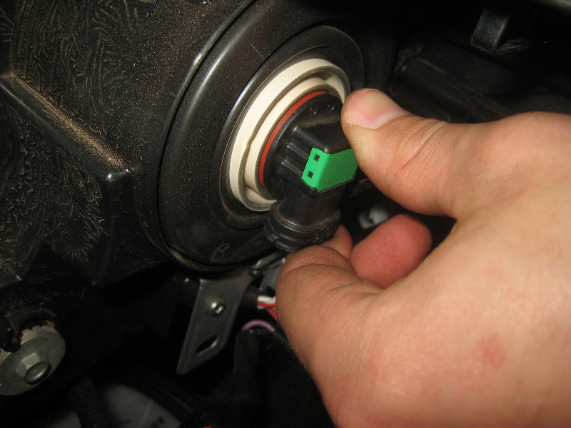 2015-2018-Nissan-Murano-Headlight-Bulbs-Replacement-Guide-011