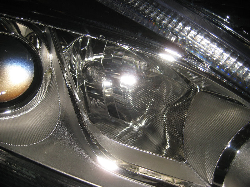 2015-2018-Nissan-Murano-Headlight-Bulbs-Replacement-Guide-014