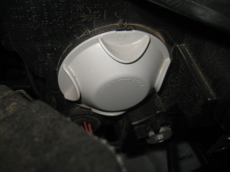 2015-2018-Nissan-Murano-Headlight-Bulbs-Replacement-Guide-015