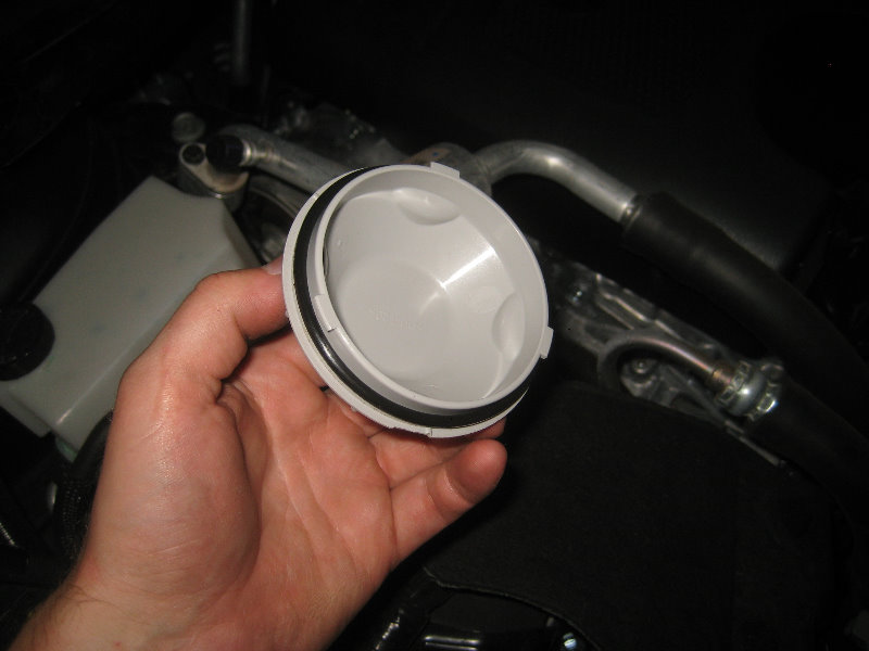 2015-2018-Nissan-Murano-Headlight-Bulbs-Replacement-Guide-016