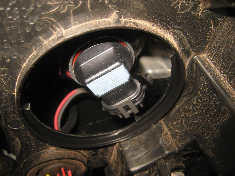 2015-2018-Nissan-Murano-Headlight-Bulbs-Replacement-Guide-018