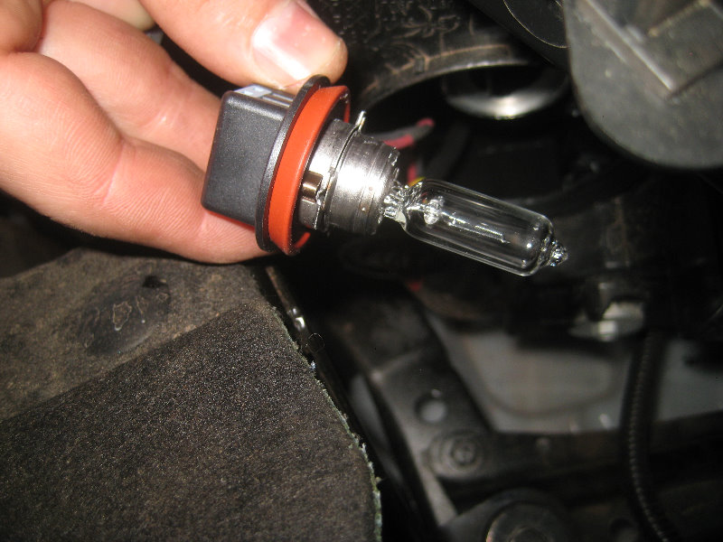 2015-2018-Nissan-Murano-Headlight-Bulbs-Replacement-Guide-019