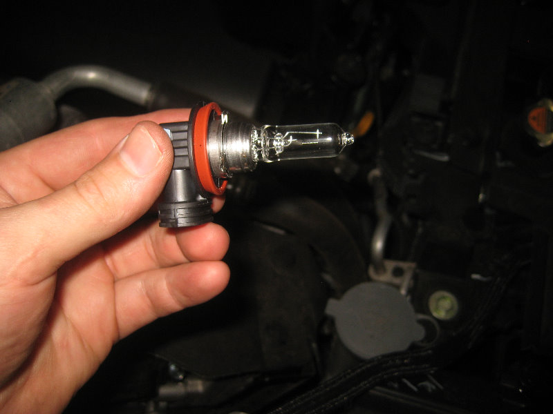 2015-2018-Nissan-Murano-Headlight-Bulbs-Replacement-Guide-021