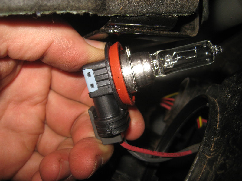 2015-2018-Nissan-Murano-Headlight-Bulbs-Replacement-Guide-022