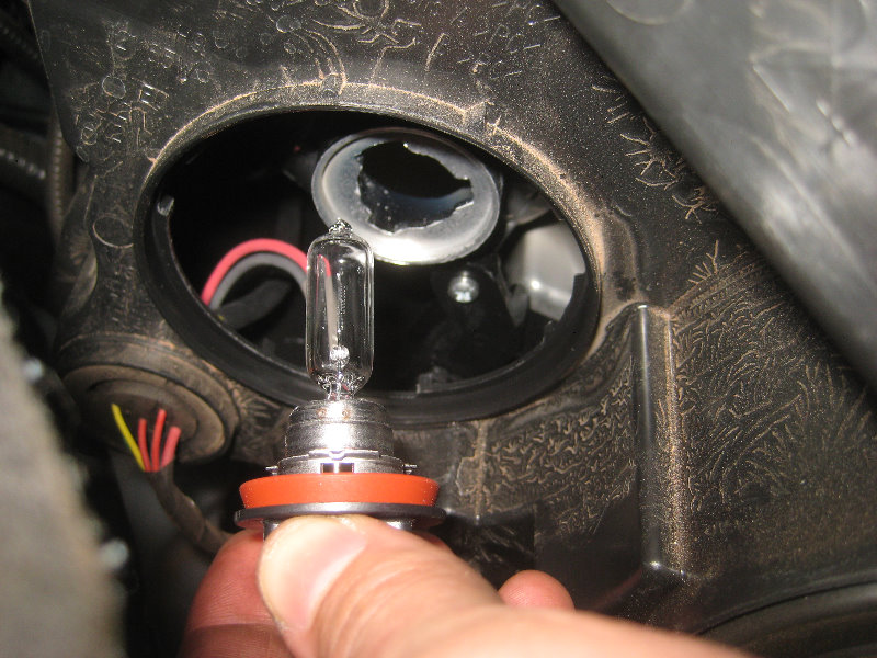 2015-2018-Nissan-Murano-Headlight-Bulbs-Replacement-Guide-023