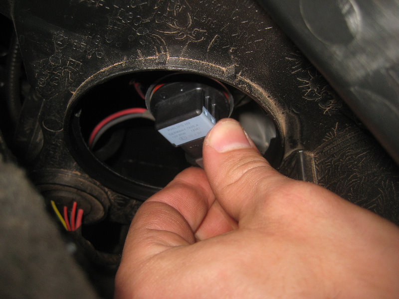 2015-2018-Nissan-Murano-Headlight-Bulbs-Replacement-Guide-024