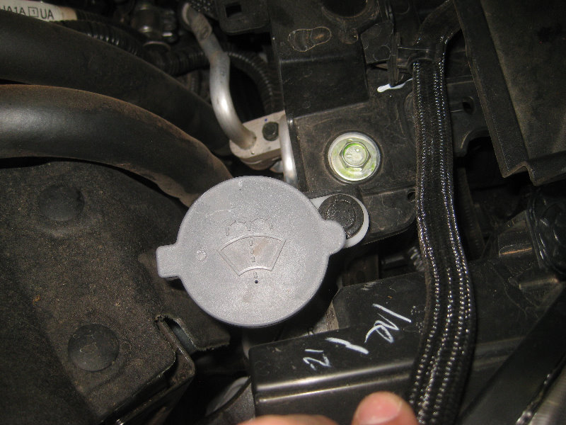 2015-2018-Nissan-Murano-Headlight-Bulbs-Replacement-Guide-028