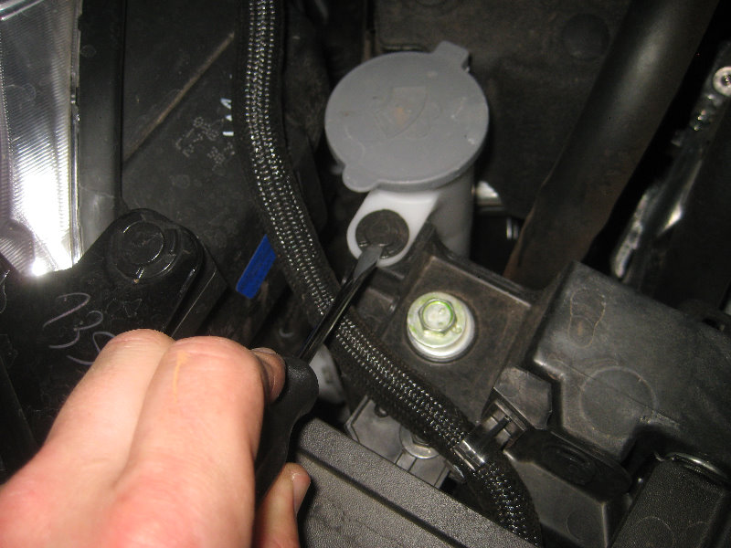 2015-2018-Nissan-Murano-Headlight-Bulbs-Replacement-Guide-029